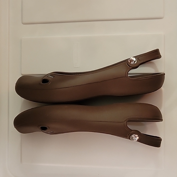 Brown dress Crocs with gemstone detail women's size 9 never worn - Picture 4 of 12